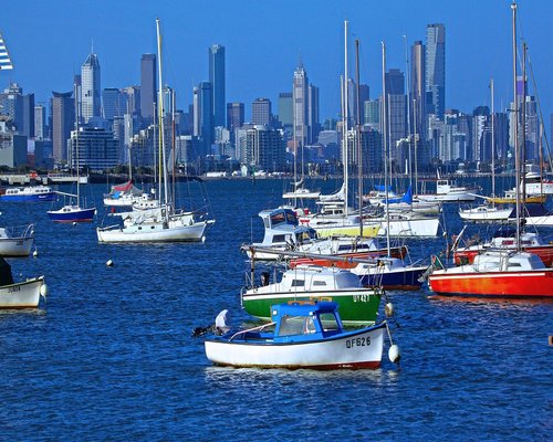 Melbourne Southbank precinct showcasing riverside accommodation